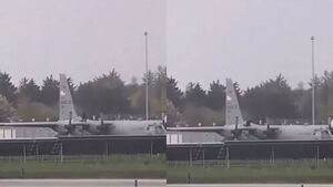 수송기 올라탄 수상한 남성&hellip;"도끼로 뭐하는 짓" 경악