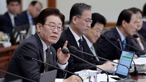 이 대통령 "서류 복사하는 직원까지&hellip;다주택자 다 빼야"