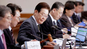 이 대통령 "서류 복사하는 직원까지&hellip;다주택자 다 빼야"