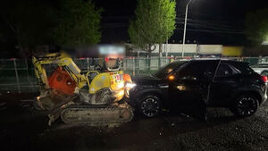 경찰 치고 2.6㎞ 도주 후 굴삭기와 '쾅'&hellip;음주 운전자 검거