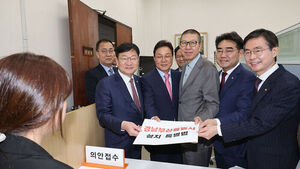 "매년 8조 원 확보" 부산&middot;경남 행정 통합 특별법안 발의