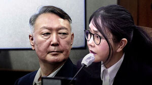 내내 바라보며 '미소'&hellip;9개월 만에 만난 윤 부부