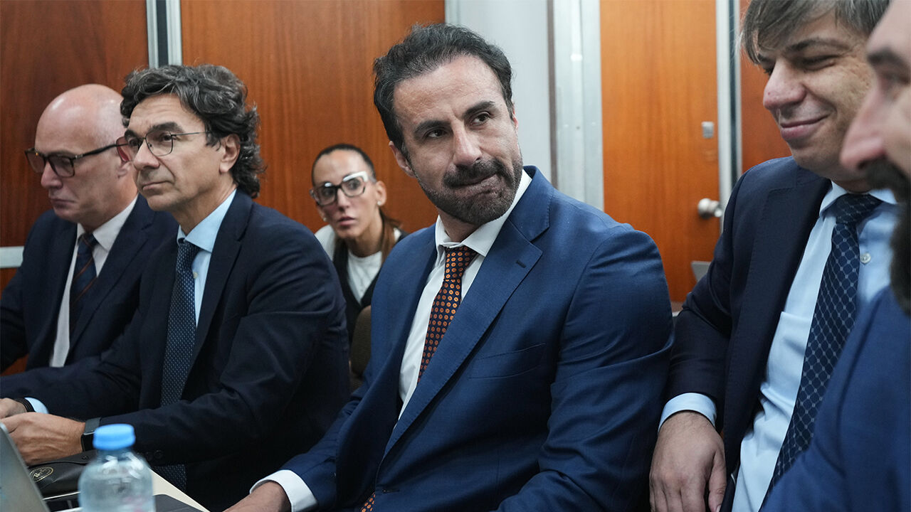 법원에 출석한 마라도나 사망 관련 의료진들