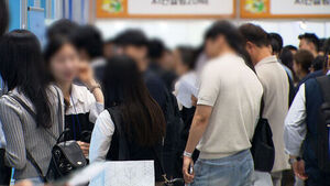 취업자 두 달째 증가&hellip;청년층은 41개월째 고용 한파