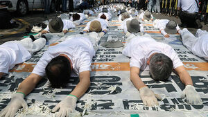 장애인 부모 단체 오체투지&hellip;고 김창민 감독 사건 '부실 수사' 규탄