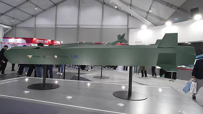 천룡 장거리 공대지미사일