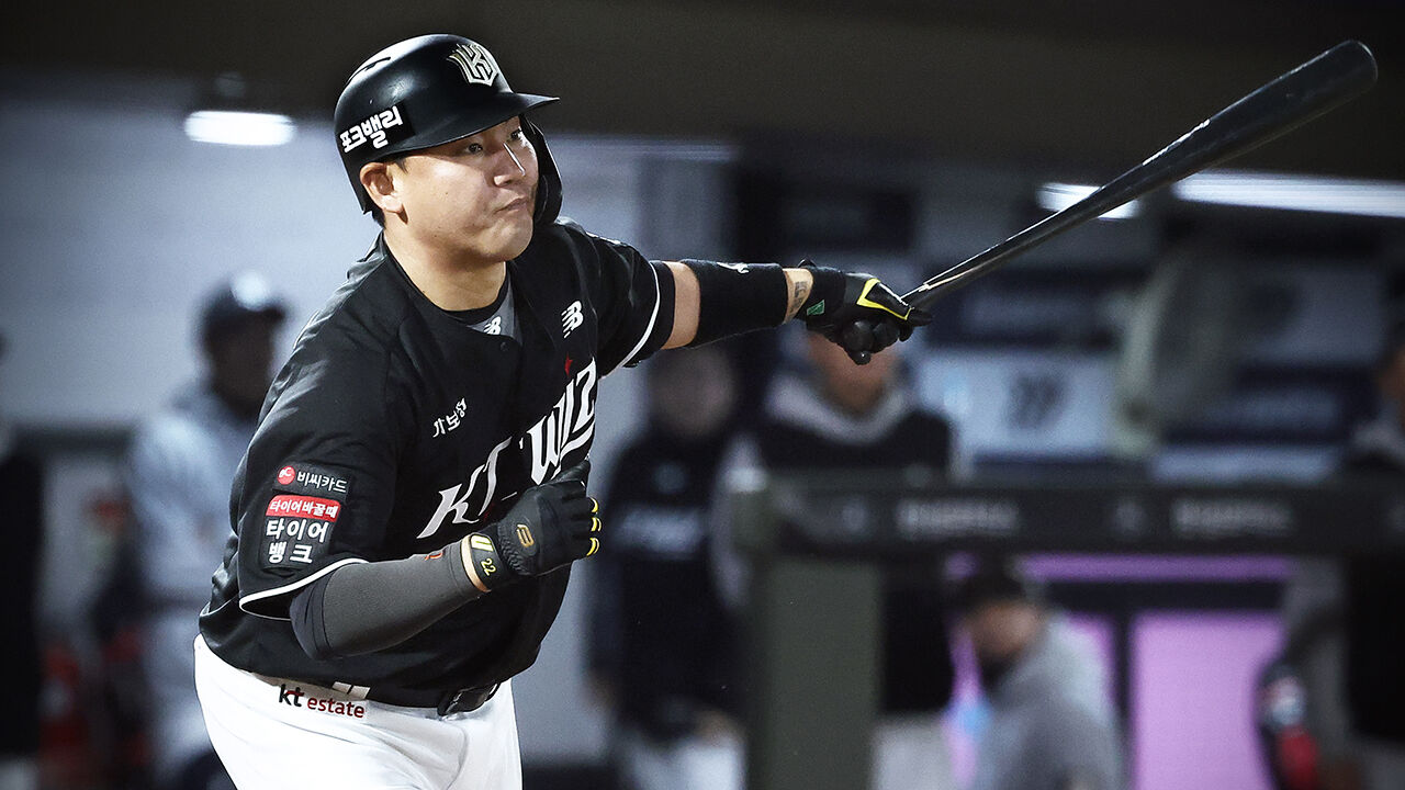 프로야구 kt, NC 꺾고 시즌 10승…안현민 햄스트링 통증 '악재'