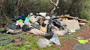 "제주 곶자왈에 무단투기 쓰레기 방치&hellip;신속히 조치해야"