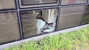 1km 길바닥에 핏자국&hellip;"'쾅쾅' 유리창 뚫고" 목격담