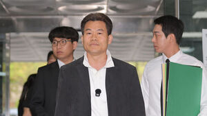 '이 대통령&middot;이준석 명예훼손' 구속심사 전한길 "의혹 인용일 뿐"