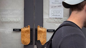 신발회사의 뜬금없는 AI 전환, 'AI 거품' 우려&hellip;주가는 6배 폭등