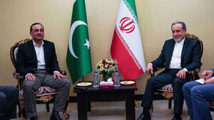 파키스탄 실세, 이란 가 '포옹'&hellip;"미국 최종안 전달한 듯"