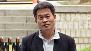 전한길 '구속 갈림길'&hellip;카메라 앞에 서 취재진에 꺼낸 말