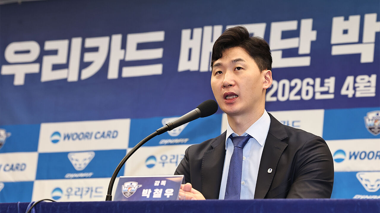 남자 프로배구 박철우 우리카드 신임 감독이 16일 서울 중구 프레스센터에서 열린 취임 기자회견에 참여하고 있다. (사진=연합뉴스)