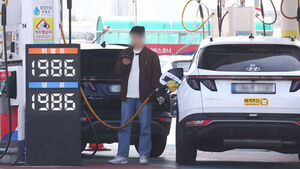 정부 "최고가격제 후 소비 12.4%↓&hellip;4∼5월 원유 도입 문제 없어"