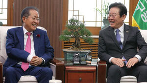 이 대통령, 홍준표 전 대구시장과 오찬&hellip;'통합 의지' 부각