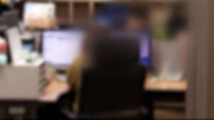 "조폭이 쫓아와" 떨던 동료&hellip;빚내서 14억 빌려줬더니