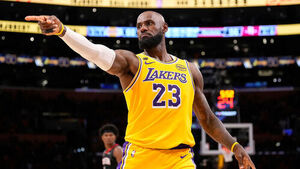 제임스 트리플더블급 활약&hellip;레이커스, PO 1라운드 기선제압