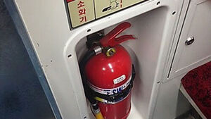 "잘 작동하는지 보려고&hellip;" 경의중앙선 전동차 안에서 소화기 난사한 20대 여성 입건