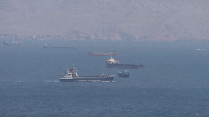 "트럼프 발언에 해협 개방한 이란 발칵…온건파 밀렸다"