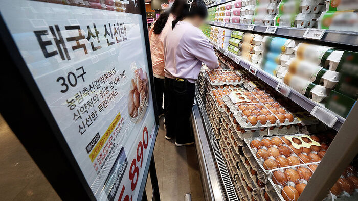 마트 문 열리자 '우르르'…"1인당 2판씩" 태국산 첫 판매