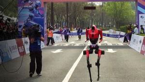 세계 기록 7분이나 단축&hellip;"폭발적 발전" 인간 누른 로봇