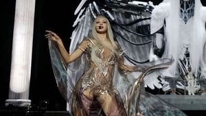 코첼라 등장한 리사&hellip;애니마와 '배드 엔젤' 합동 공연