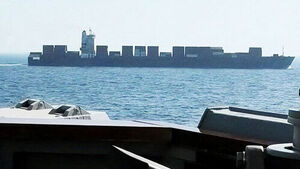 미 "해협 봉쇄후 27척 회항"&hellip;나포 상선서 컨테이너 5천 개 수색중