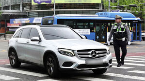 우회전 안 멈추면 '범칙금 6만 원'&hellip;단속 현장 가 보니