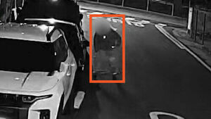 [사건X파일] 남의 차 문 열더니&hellip;롤렉스 시계 훔쳐 팔목에