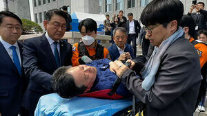 '12일 단식' 민주 안호영, 병원 이송&hellip;친명 "정청래 외면에 자괴감"