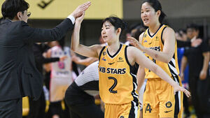 여자농구 KB, 박지수 없이도 삼성생명 꺾고 기선 제압