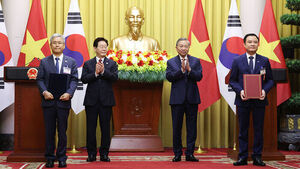 한국-베트남, 원전개발&middot;전력인프라 등 협력문건 12건 체결