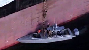 복면 군인들이 고속정 타고 습격&hellip;'나포' 영상 공개