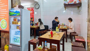 이 대통령, 김혜경 여사와 하노이 산책&hellip;쌀국수로 식사