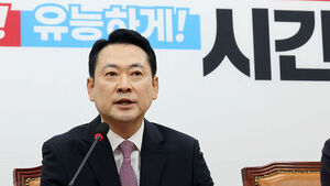 장동혁 "사퇴가 지방선거 승리에 도움되는지 고민하겠다"