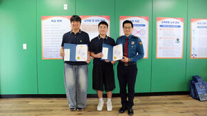 "건물 위 저 사람 뭐야"&hellip;독서실 나왔다 시민 구한 고3