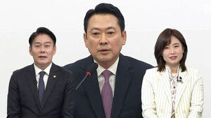 [여담야담] '사퇴' 요구에 "내 정치 아냐" 일축&hellip;바닥 지지도&middot;빈손 외교 논란에도 '당당'