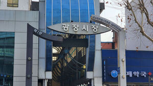 500㎖ 생수 건네며 "2천 원"&hellip;광장시장 노점 결국