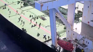 17초 영상 공개 '맞불'&hellip;협상 대신 '나포' 경쟁