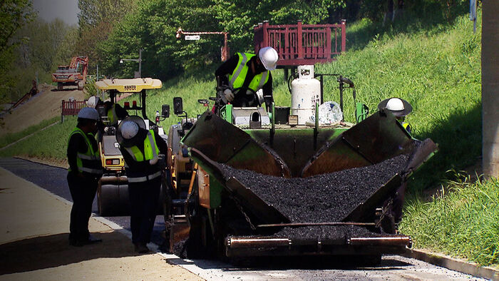 갈라지고 움푹 파여도&hellip;전국서 줄줄이 '올스톱'