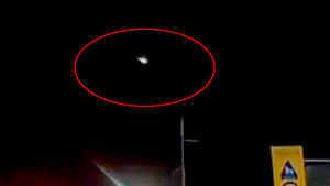 "하늘에서 미확인 물체 떨어져"&hellip;밤하늘 가른 '거대 불기둥' 정체