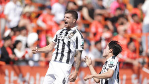 K리그1 선두 서울, '강릉 불패' 강원에 2-1 승리