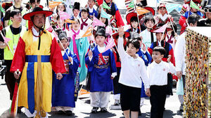 서울 27도 '깜짝 초여름'&hellip;쾌청한 날씨에 나들이객 북적