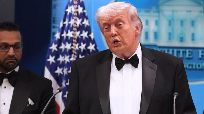 트럼프 미국 대통령이 현지시간 25일 워싱턴에서 열린 백악관 기자 만찬에서 발생한 총격 사건과 관련한 브리핑을 하고 있다. (사진=AP, 연합뉴스)