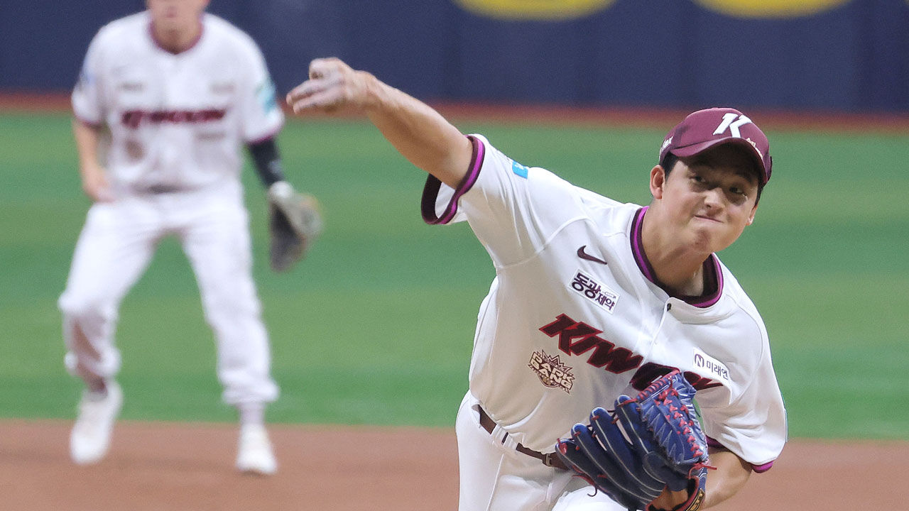 키움 박준현, 데뷔전 무실점 승리…kt, 선두 탈환