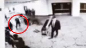 총 들고 검색대 전속력 돌진&hellip;트럼프 총격범 영상 보니