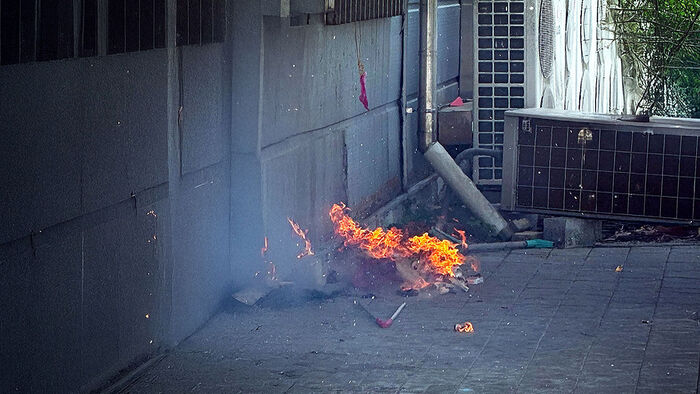 "전교생 앞에서 '꽁초 잘 버려라'"&hellip;교장이 만든 흡연장
