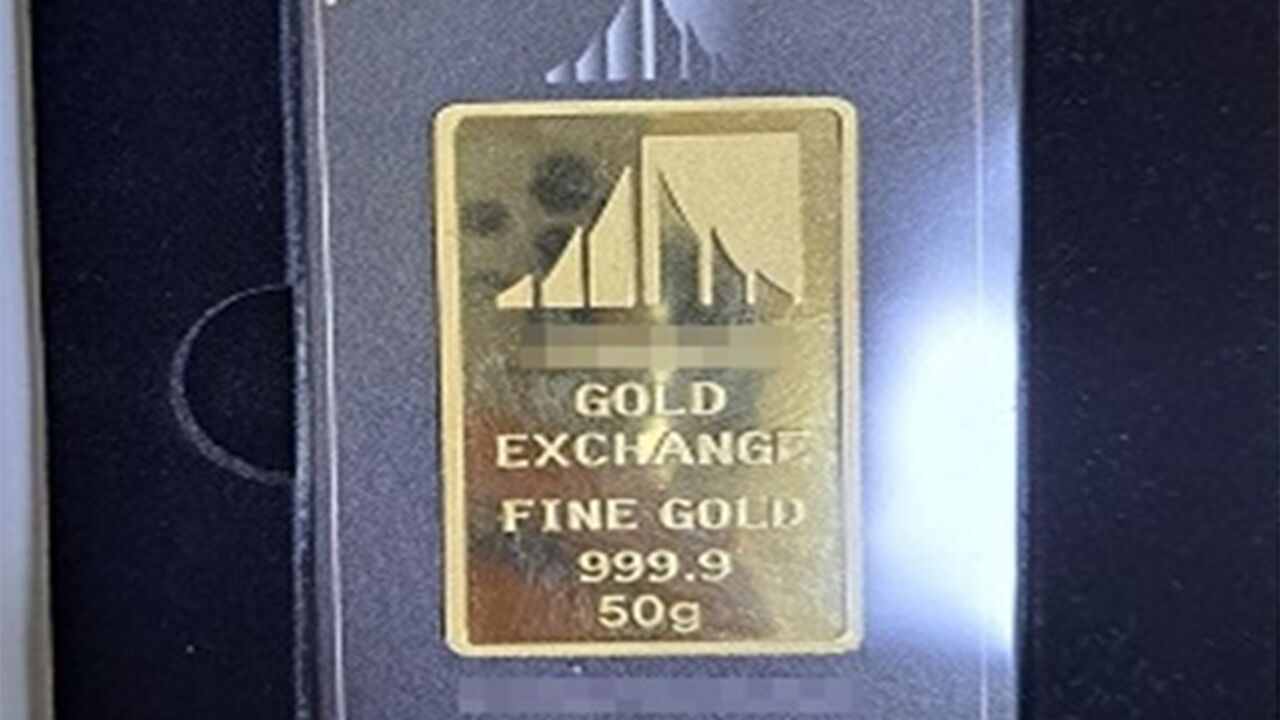 피의자들로부터 압수한 골드바