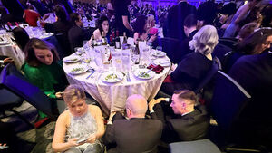 만찬장 총성 속 '태연히'&hellip;자리에 앉아 샐러드 즐긴 정체